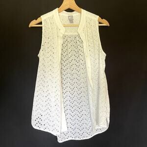 JCPenney white eyelet sleeveless button front top women's size S cotton